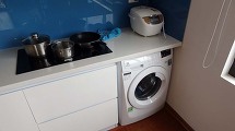 乾燥機能付き洗濯機も室内に標準装備です