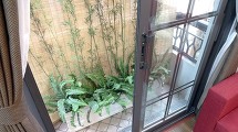 路地の向かえの工事も終わっています