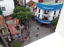 眼下は繁華街「騒がしいですが便利です」