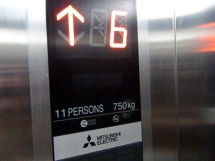 エレベーターは三菱電機製です