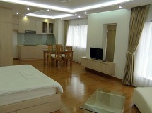 コーナー全てが窓でとても明るいのが特徴（601号）