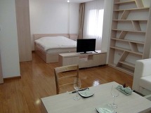 603号室（”03”）のリビングとベッドルーム