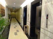 洗練された各フロアのエレベーターホール