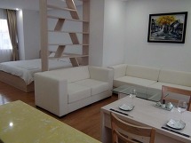 リビングとベッドルームを緩やかに意匠的に隔ててくれています（604号）