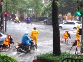 集中豪雨後のハノイの目抜き通り 集中豪雨後のハノイの目抜き通り