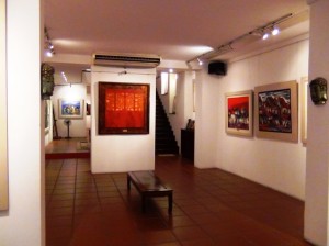 「Viet Fine Arts」画廊の中の風景