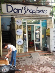 日本食材専門店「Dan's Shop」【91 Linh Lang；04-6294-8891】
