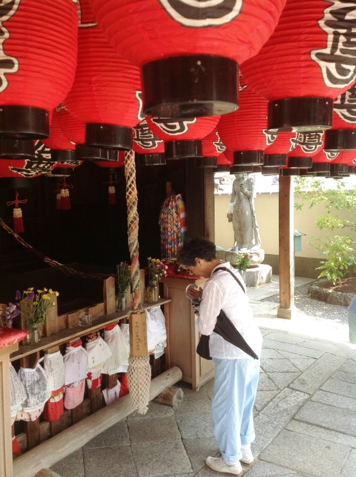 母親と京都の首抜地蔵さんへ「おかん、もう体の釘抜こう思わんと、楽に楽しく過ごしてください」