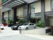 「HL TOWER」の1階車付けスペース「地下駐車場ももちろんあります」