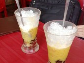 Che Thai(タイ風チェー)が運ばれてきた時はアイスが上に被さっています