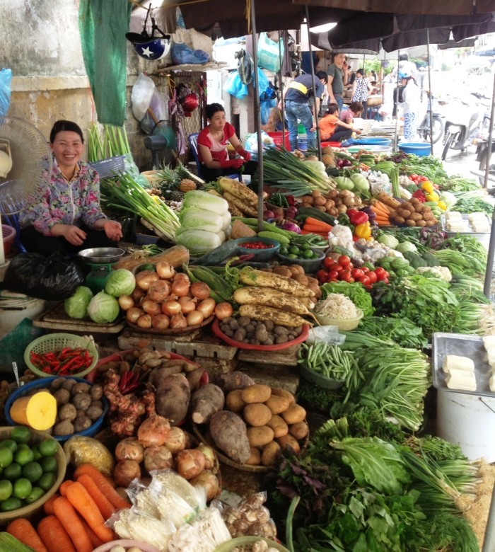 リンラン市場の野菜売り場「毎日新鮮な近郊農家の野菜が届きます」