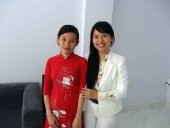 左の可愛らしい女性がオーナーさん「この優しさで包まれて生活してください」