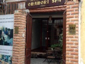 ベトナムNPO活動で支えられる「OMAMORI SPA」の正面玄関です
