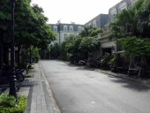 The Manor内にある閑静な住宅地にその店舗物件はあります