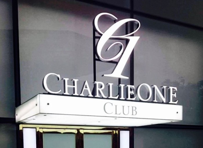 Charlieone Clubのロゴ「これが目印です」（公式facebookページより抜粋）