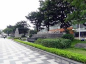 緑をたくさんあしらった庭園コンドミニアム