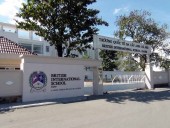 British International School Hnaoiのメインエントランス