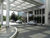 L棟の入り口付近の様子「車寄せがあります」