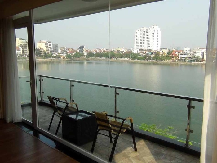 タイ湖かぶりつきのレイクビューを売りにするアパートが、このエリアには数多くあります