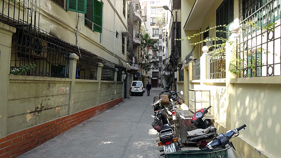 Linh Lang通りから一本路地の奥に入った先のアパート「静かです」