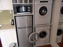 キッチン横にある乾燥機と洗濯機「セパレートが使い易いですね」