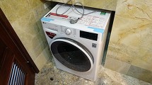 部屋には必ず乾燥機能付き洗濯機が標準装備