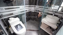 バスルーム＆トイレは狭いですが、ウォシュレット付きです