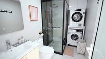 バスルームはシャワのみ、洗濯機と乾燥機がSeparate設置