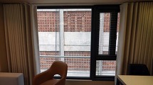 リビングからの景色。路地先ですので仕方がありませんが「だから安い」のです