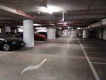 地下駐車場「2フロアありますのでスペースは充分です」