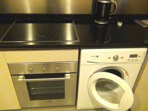 IH、オーブン、乾燥機付き洗濯機「キッチンは最新設備」