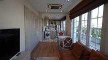 最上階1bedのリビングダイニング