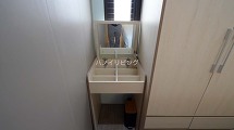 小物収納付きの化粧台
