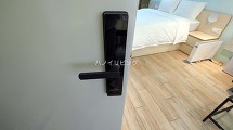 入り口扉はインテリジェンスキーを採り入れています
