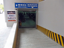 地下一階にはバイク、自転車の駐輪場があります