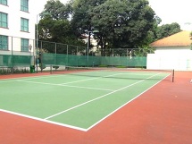 整備の行き届いたテニスコートが2面あります。