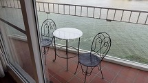 狭いですがバルコニーも付きます
