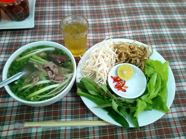 ベトナムの朝食の定番「フォー」