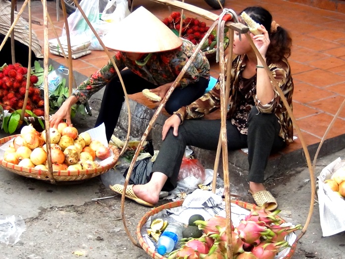 ハノイ「ドンスアン市場」の一風景