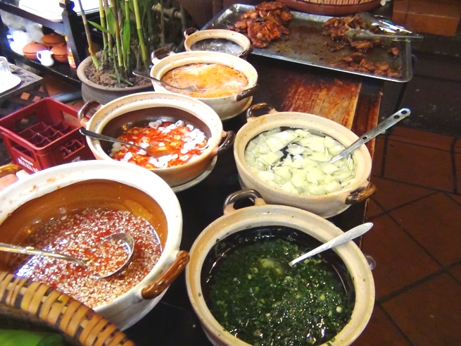 「Quan An Ngon」の美味しい調味料「お好みの味に調整するのがベトナム風」