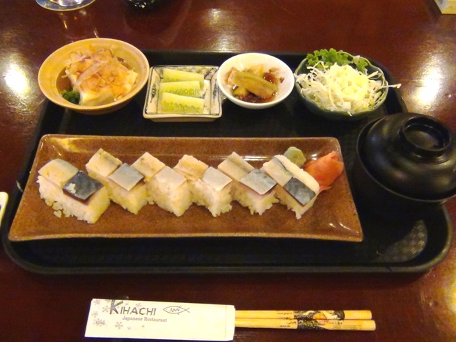 「KIHACHI」のさばの押し寿司定食