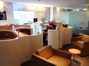 ハノイ市内にあるレンタルオフィスの風景「単独でもすぐ利用できるネット環境が提供されています」