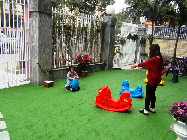 限られたスペースを効率よく子供の遊び場に、工夫が生きています