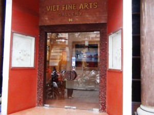 「Viet Fine Arts」の正面「ベトナムの巨匠達の絵画を無料で見ることができます」