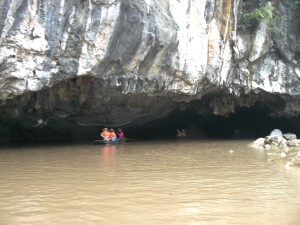 タムコック洞窟