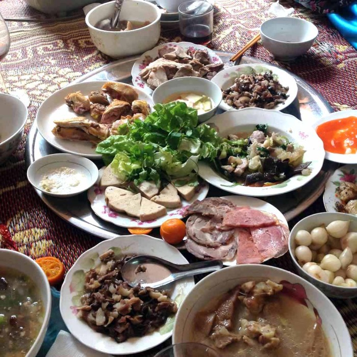 ベトナムの人達は家族総出でお正月料理を作ります