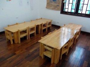 教室の机と椅子