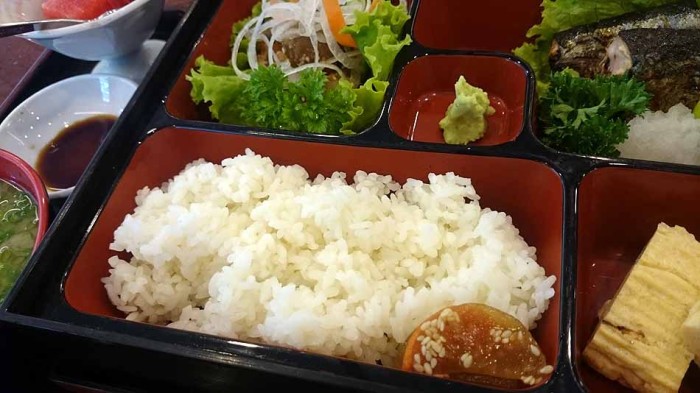 この日本米の白飯、どんな炊き方しているんだろう