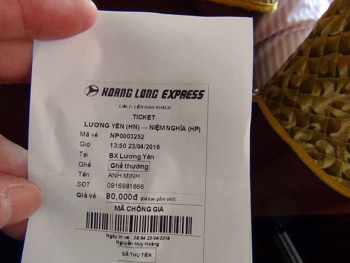 「Hoang Long Express」というバスに乗ります。ハイフォンまで料金はたったの80,000VND（400円）