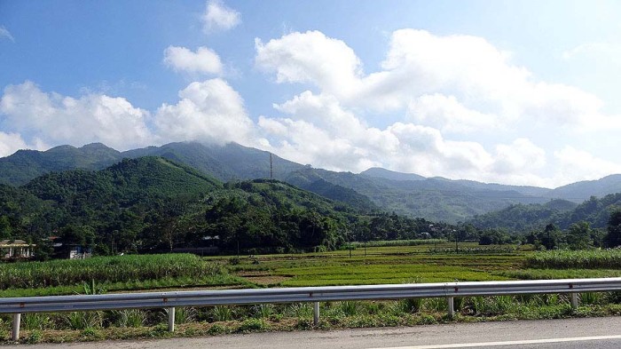 Hoa Binh省の平地と山をヘクタール単位で売買していただけます
